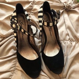 NWOT Beverly Feldman Peeptoe Wedges